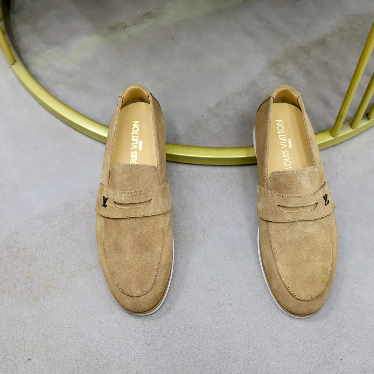 Ex-factory price: 442💰🙅‍♂️🙅‍♂️🙅‍♂️ Brand: LV Louis Vuitton Standard code: 38-44 (45 customized) Grade: Same as the official website Material: Original cow suede material stitching Comfortable and breathable cowhide lining Lightweight wear-resistant foam outsole Style category: Men's fashionable casual shoes Running sports shoes Distinguished luxury brand elements Top luxury color: actual picture color